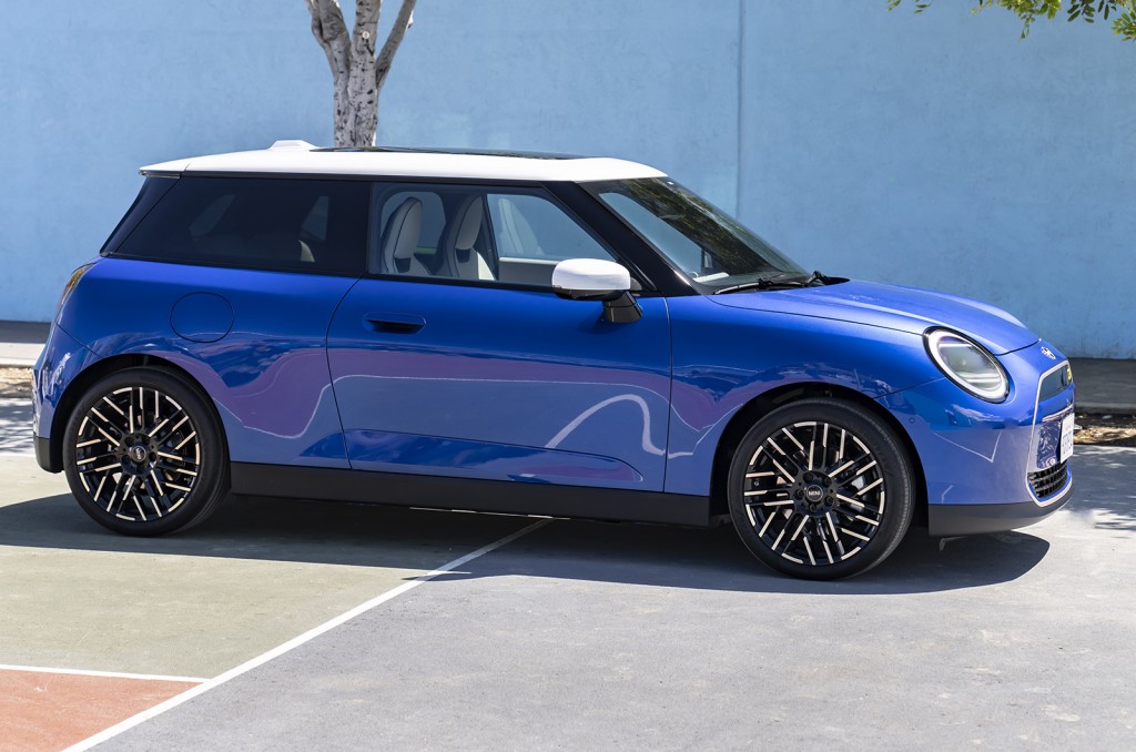 New Mini Cooper EV secondgen hatch to arrive in 2024 with new styling